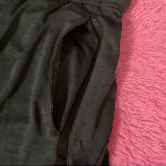 2PK RUSSELL ATHLETIC WEAR, SIZE 3X 1 PR SWEATPANTS AND 1 PR ATHLETIC SHORTS - Picture 6 of 7